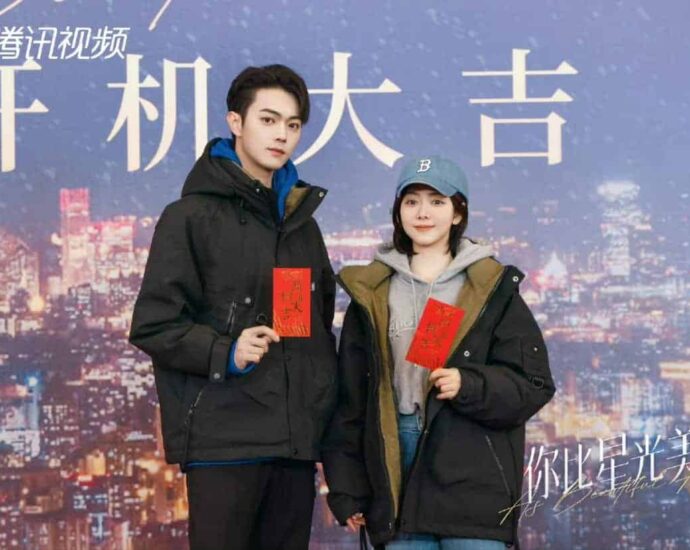 Tan Songyun & Xu Kai Resmi Bintangi Drama "As Beautiful As You 你比星光美丽" Drama modern "As Beautiful As You / 你比星光美丽" resmi dibintangi oleh Tan Songyun, Xu Kai, He Ruixian, Gao Han, Zhou Dawei dan lainnya. Tionghoa Org - Tan Songyun & Xu Kai Resmi Bintangi DramaAs Beautiful As You 你比星光美丽 - 3